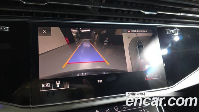 Audi Q7 2020 — photo 21