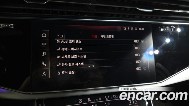 Audi Q7 2020 — photo 22