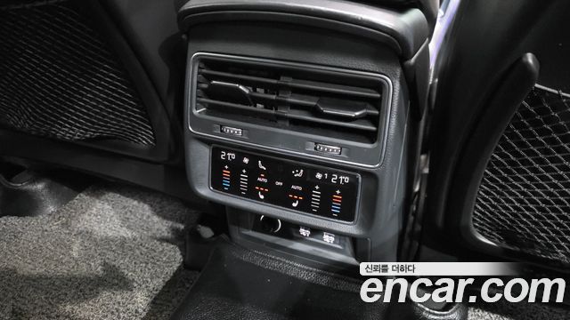 Audi Q7 2020 — photo 24