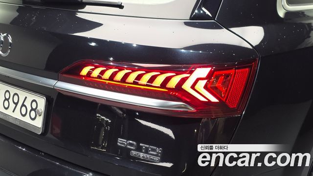 Audi Q7 2020 — photo 9
