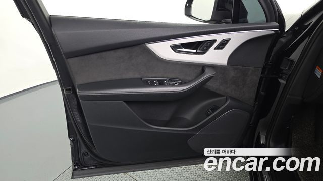 Audi Q7 2020 — photo 14