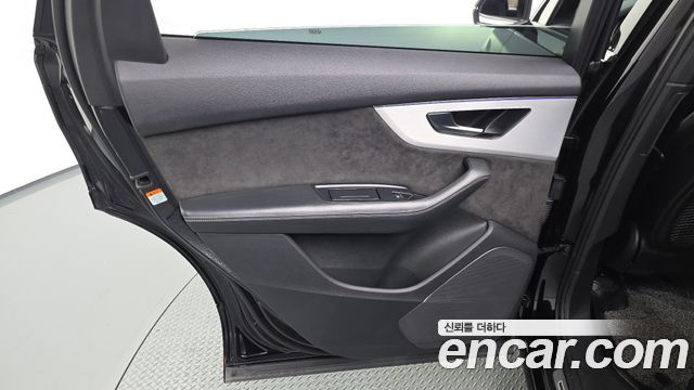 Audi Q7 2020 — photo 15