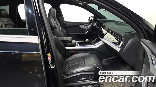 Audi Q7 2020 — photo 16