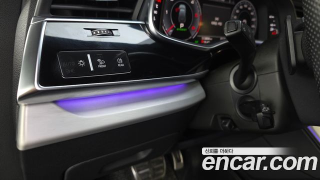 Audi Q7 2020 — photo 28