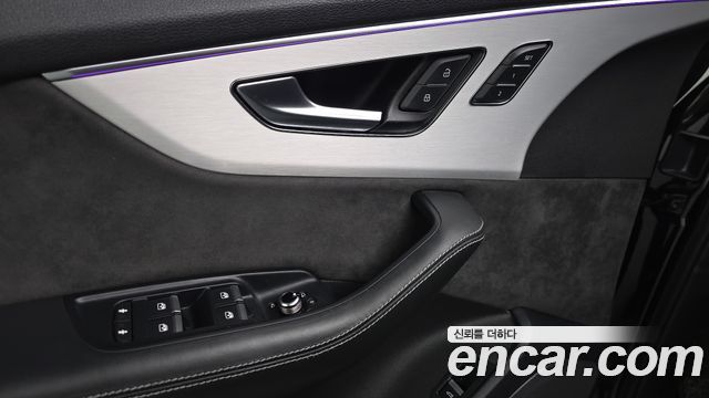 Audi Q7 2020 — photo 35
