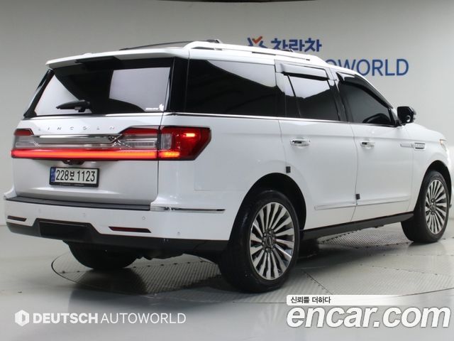 Lincoln Navigator 2021 — photo 2