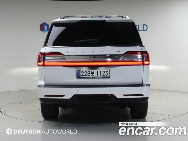 Lincoln Navigator 2021 — photo 4