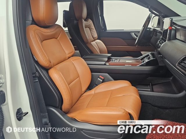 Lincoln Navigator 2021 — photo 10