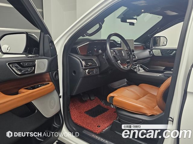 Lincoln Navigator 2021 — photo 11