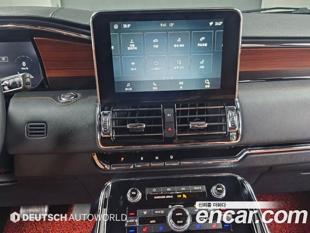 Lincoln Navigator 2021 — photo 14