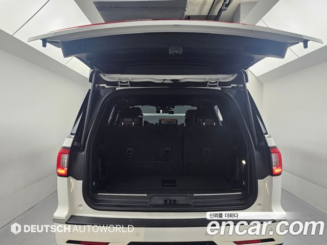 Lincoln Navigator 2021 — photo 19
