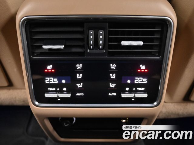 Porsche Cayenne 2019 — photo 16