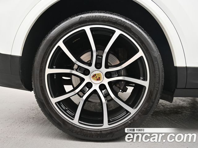 Porsche Cayenne 2019 — photo 20