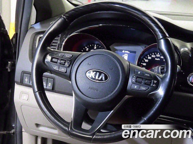 Kia Canival 2019 — photo 8