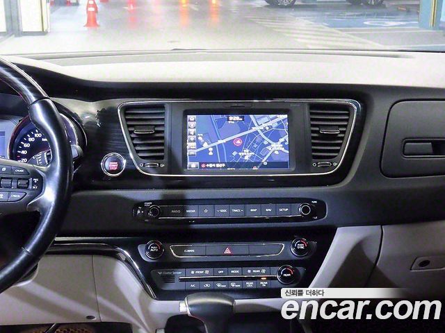 Kia Canival 2019 — photo 11