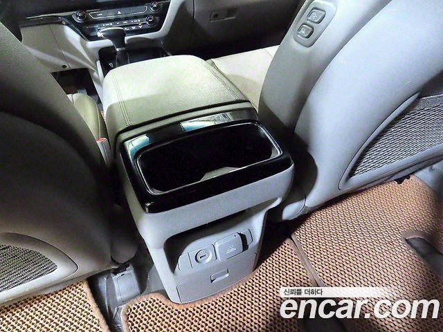 Kia Canival 2019 — photo 16