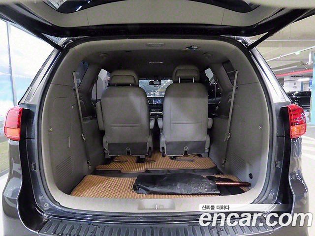 Kia Canival 2019 — photo 17