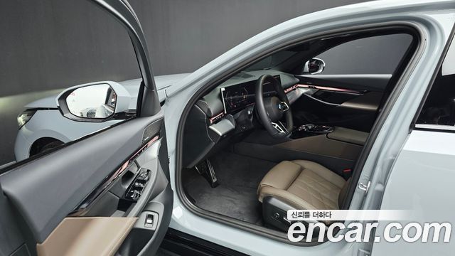 BMW 5-Series 2026 — photo 13