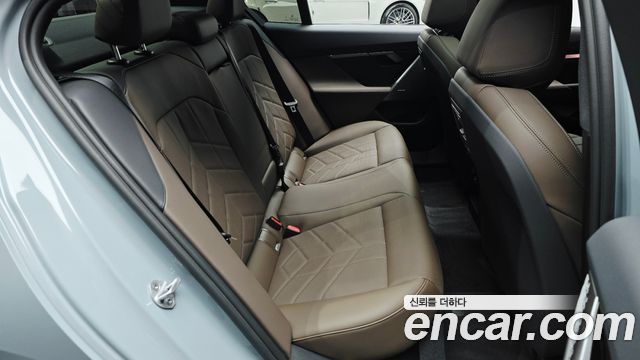 BMW 5-Series 2026 — photo 18