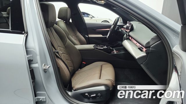 BMW 5-Series 2026 — photo 16