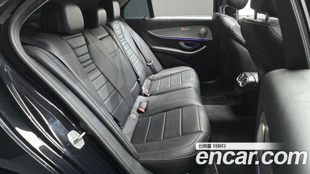 Mercedes-Benz E-Class 2017 — photo 11