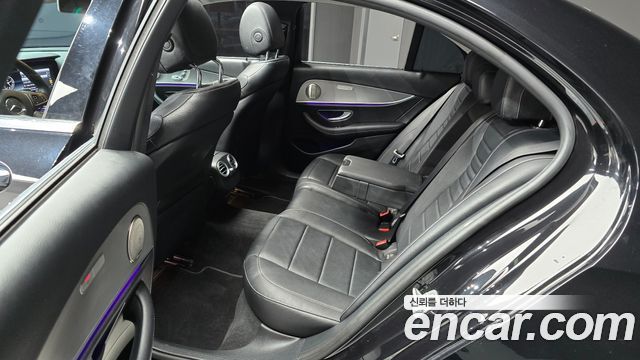 Mercedes-Benz E-Class 2017 — photo 12