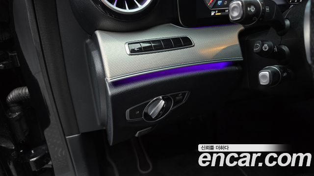 Mercedes-Benz E-Class 2017 — photo 16