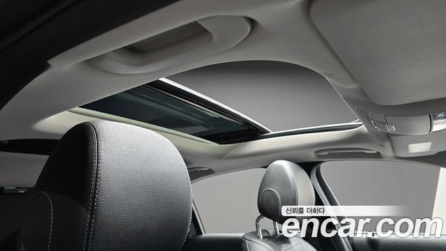 Mercedes-Benz E-Class 2017 — photo 19