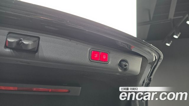 Mercedes-Benz E-Class 2017 — photo 20