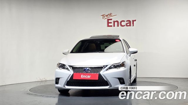 Lexus CT200h 2017 — photo 3