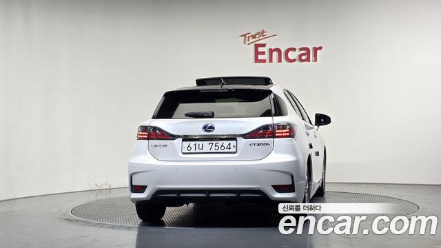 Lexus CT200h 2017 — photo 4