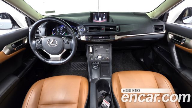 Lexus CT200h 2017 — photo 7