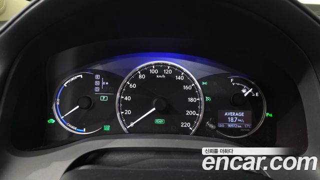 Lexus CT200h 2017 — photo 8