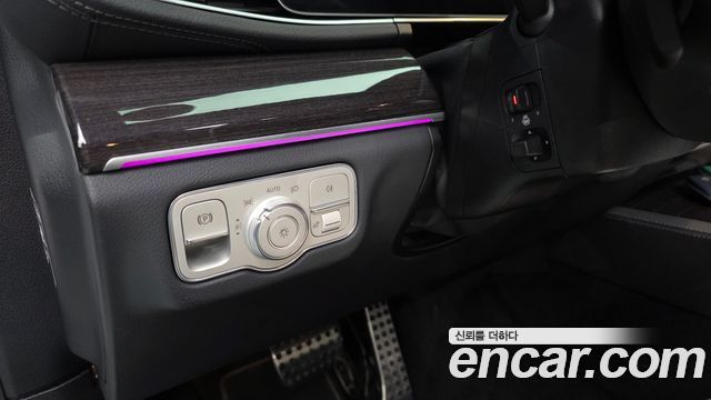 Mercedes-Benz GLE-Class 2020 — photo 20