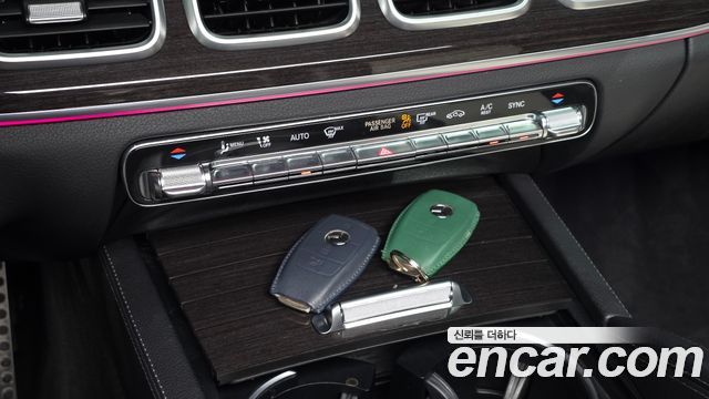 Mercedes-Benz GLE-Class 2020 — photo 26