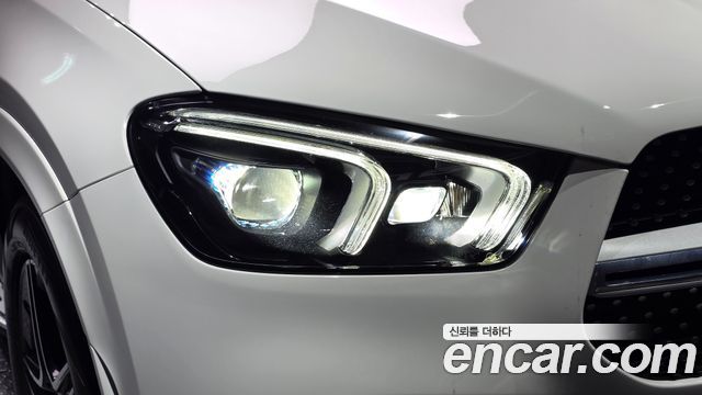 Mercedes-Benz GLE-Class 2020 — photo 8