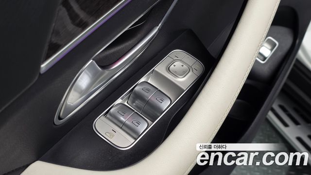 Mercedes-Benz GLE-Class 2020 — photo 29