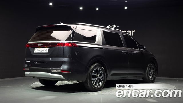 Kia Canival 2023 — photo 2