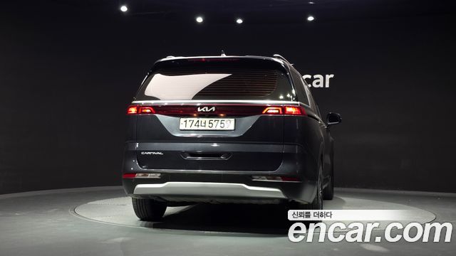 Kia Canival 2023 — photo 4