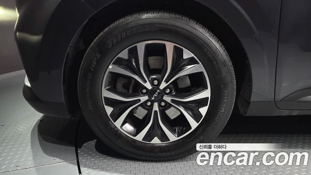 Kia Canival 2023 — photo 5