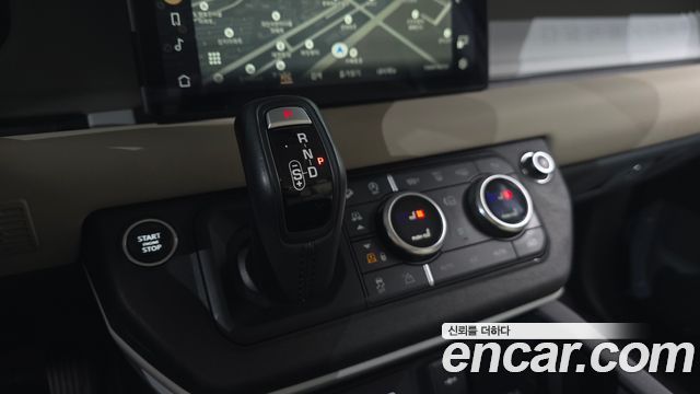 Land Rover Defender 2020 — photo 12