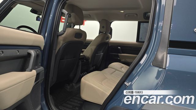 Land Rover Defender 2020 — photo 17
