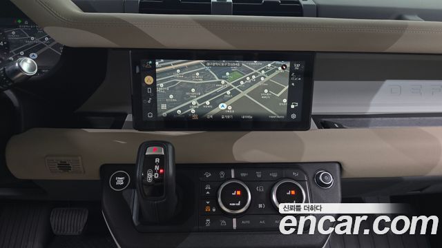 Land Rover Defender 2020 — photo 19
