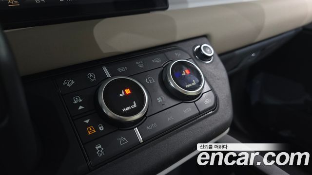 Land Rover Defender 2020 — photo 23