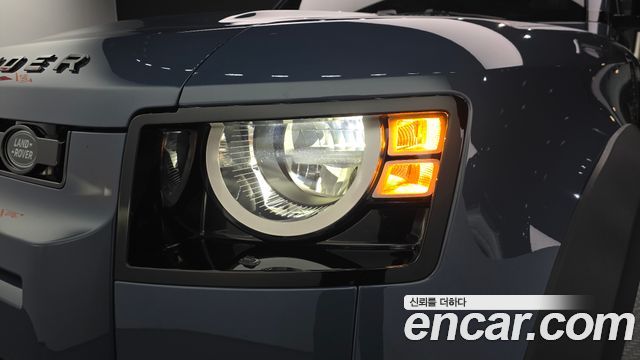Land Rover Defender 2020 — photo 8