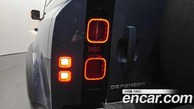 Land Rover Defender 2020 — photo 9