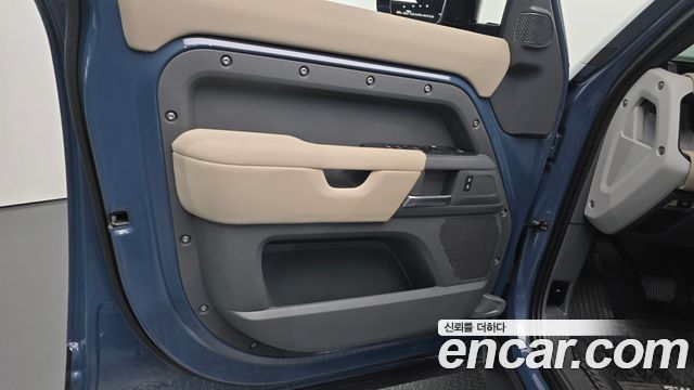 Land Rover Defender 2020 — photo 14