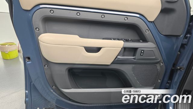 Land Rover Defender 2020 — photo 15