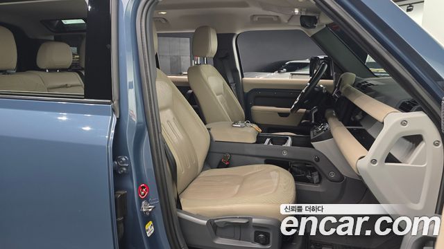 Land Rover Defender 2020 — photo 16