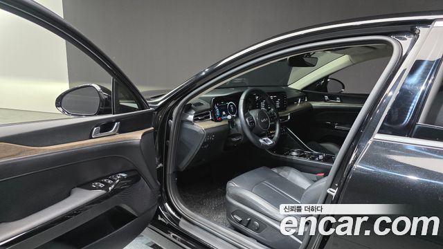 Kia K5 2023 — photo 10
